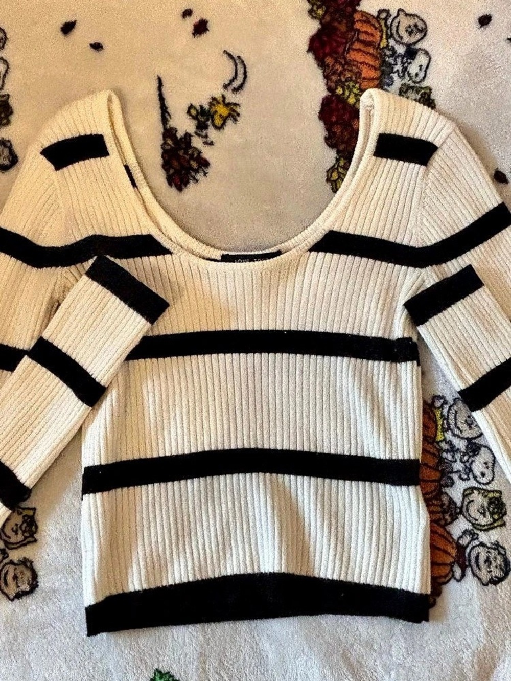 Love Tree Striped Sweater in Cream & Black Size Small Like New